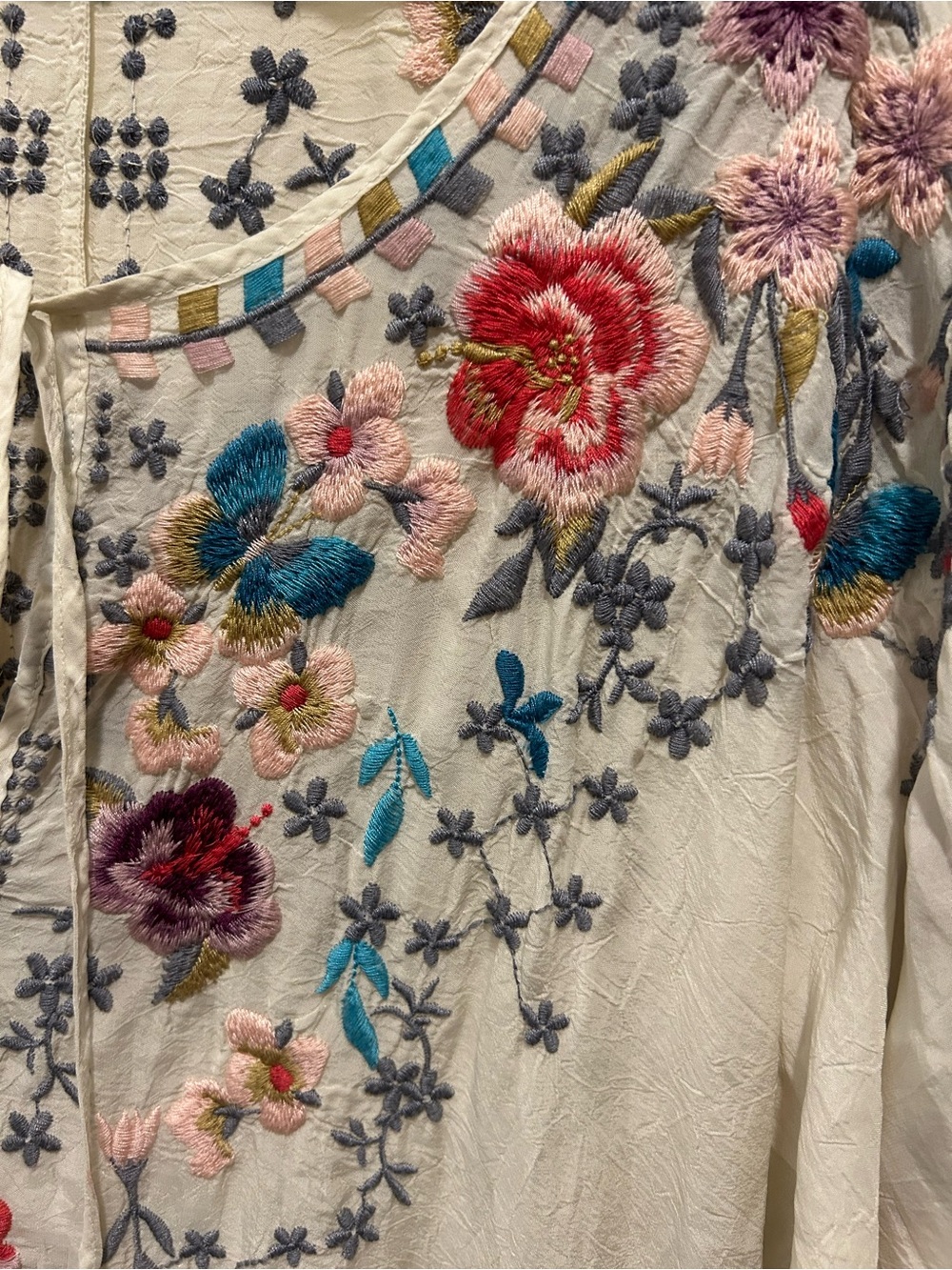 Johnny Was Butterfly Winter Embroidered Blouse White Boho Tunic size L - Picture 6 of 12